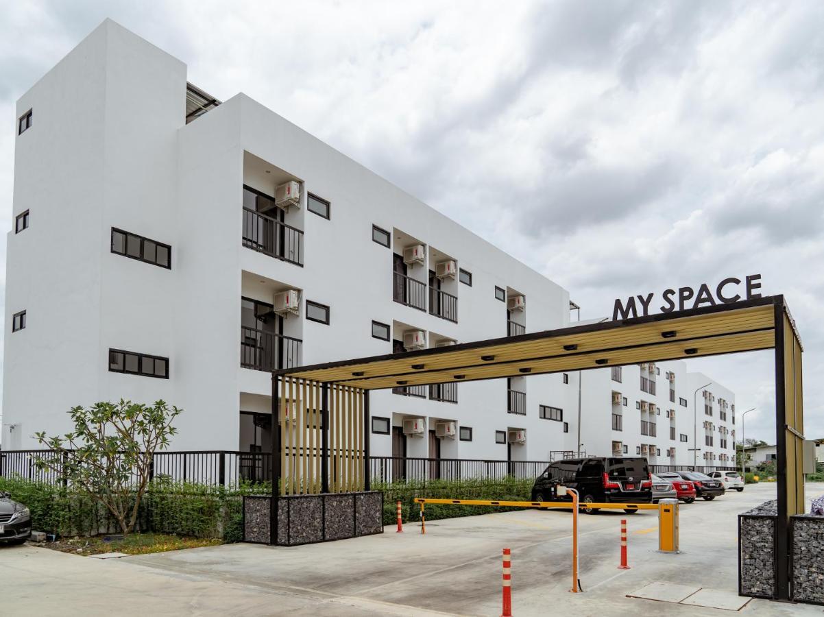 My Space69 Bangkok Exterior photo
